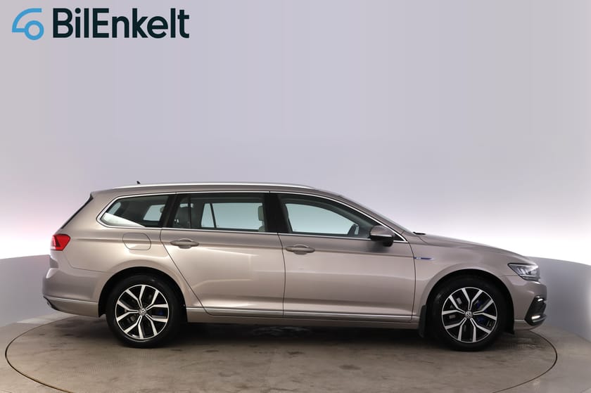 Bild 2 av Volkswagen Passat Sportscombi GTE SC 1.4 TSI DSG Pano Kamera Cockpit