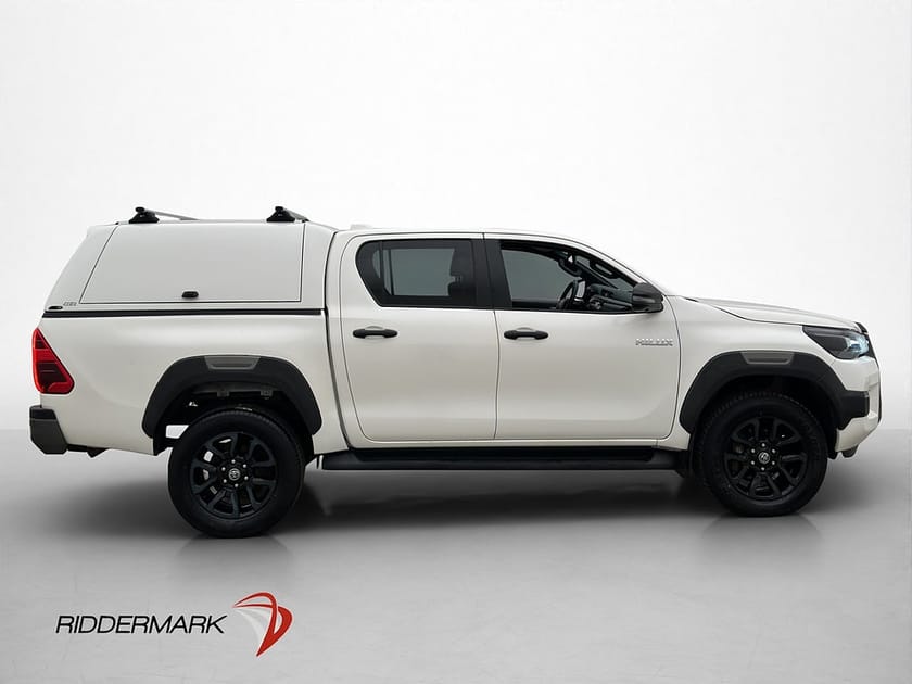 Bild 2 av Toyota Hilux Dubbelhytt Invincible 2.8 4WD M-Värmare Drag JBL Kåpa Moms
