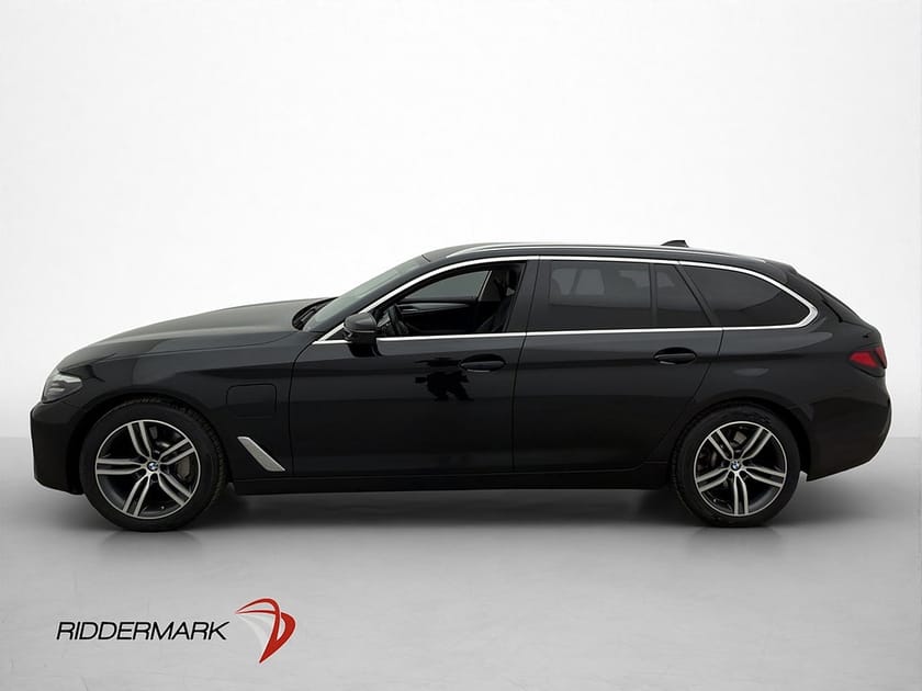 Bild 4 av BMW 530e xDrive Touring 292hk Cockpit Hifi Skinn Kamera Drag