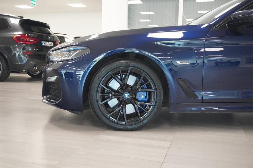 Bild 3 av BMW 545e xDrive Sedan M-Sport Innov Taklucka DAP Laser Komfort