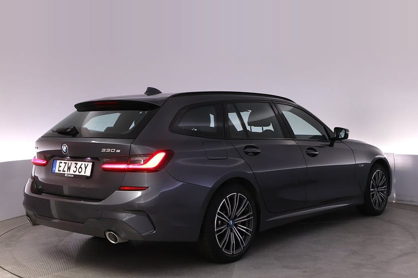 Bild 5 av BMW 330e xDrive Touring M-Sport DA AdapFartH BLIS Navi