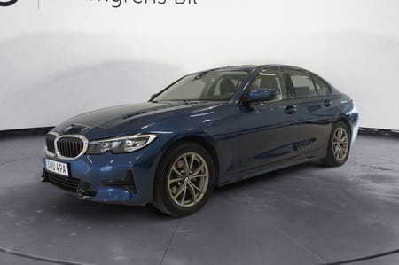 BMW 320i Sedan