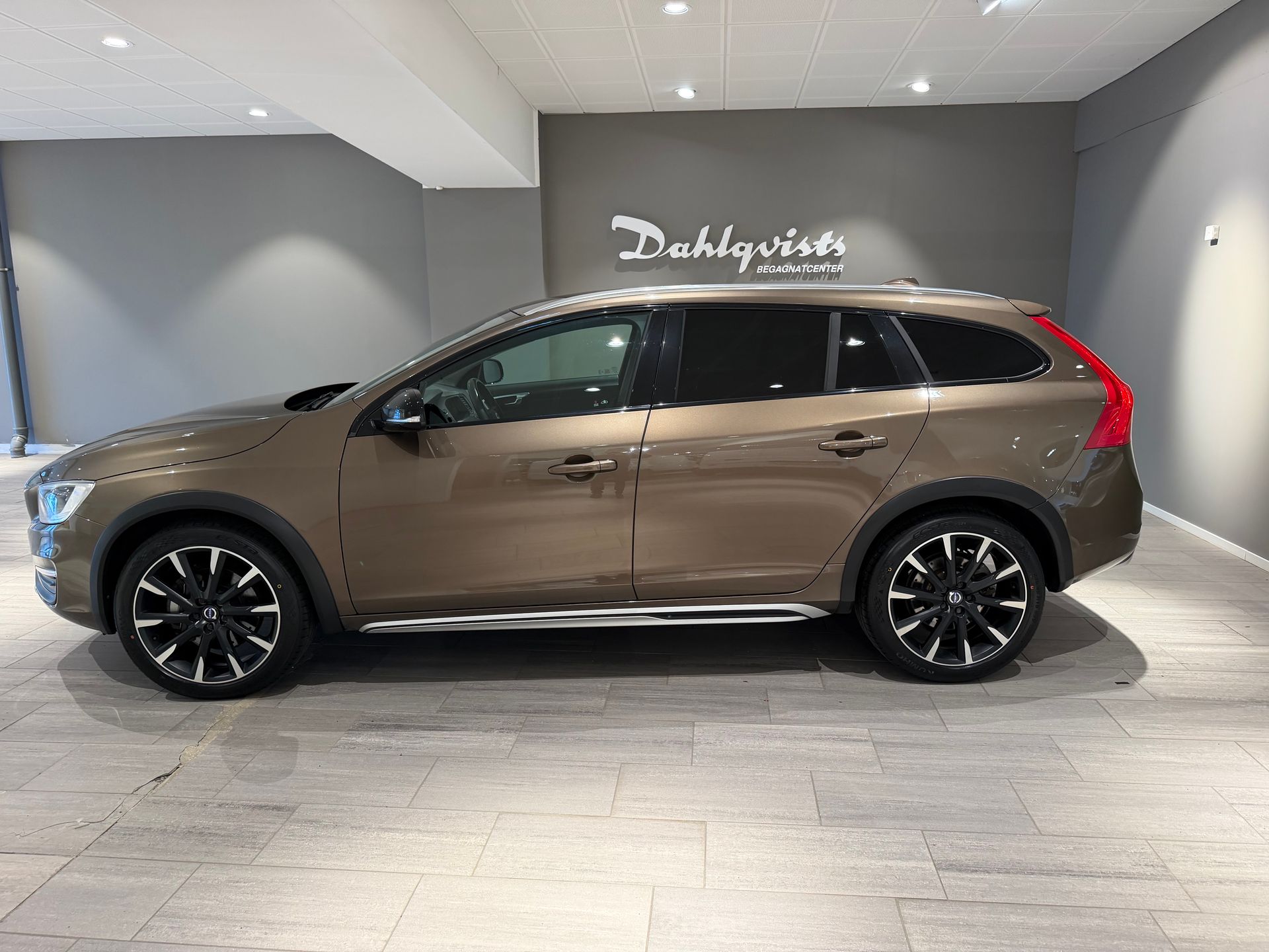 Volvo V60 Cross Country D4 190hk AWD 2016, bild 4/10