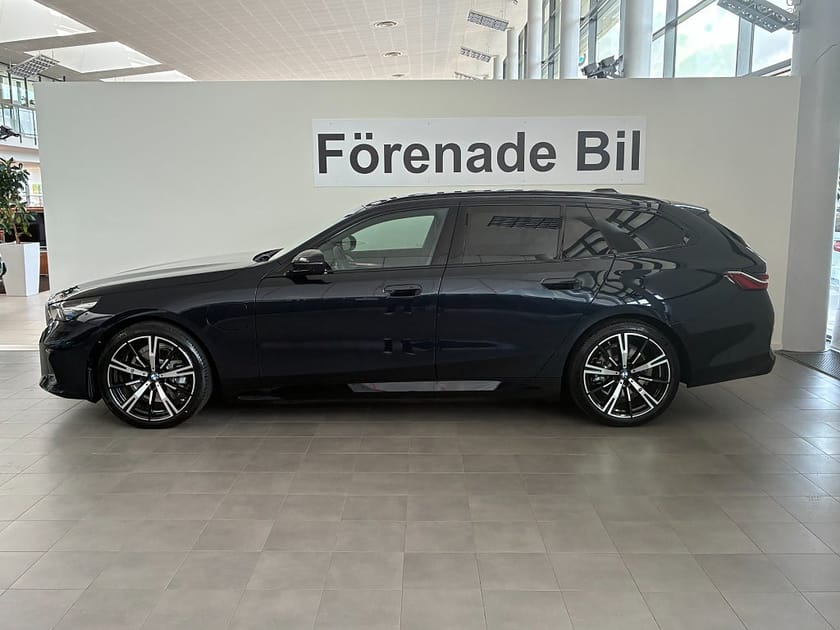 Bild 3 av BMW 530e xDrive Touring M Sport Drag B&W Rattvärme ComfortAccess