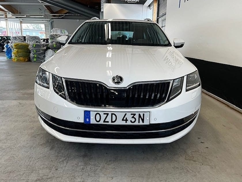 Bild 3 av Škoda Octavia Kombi Skoda Combi Style TSI 115hk Drag Värmare B-kamera Gps