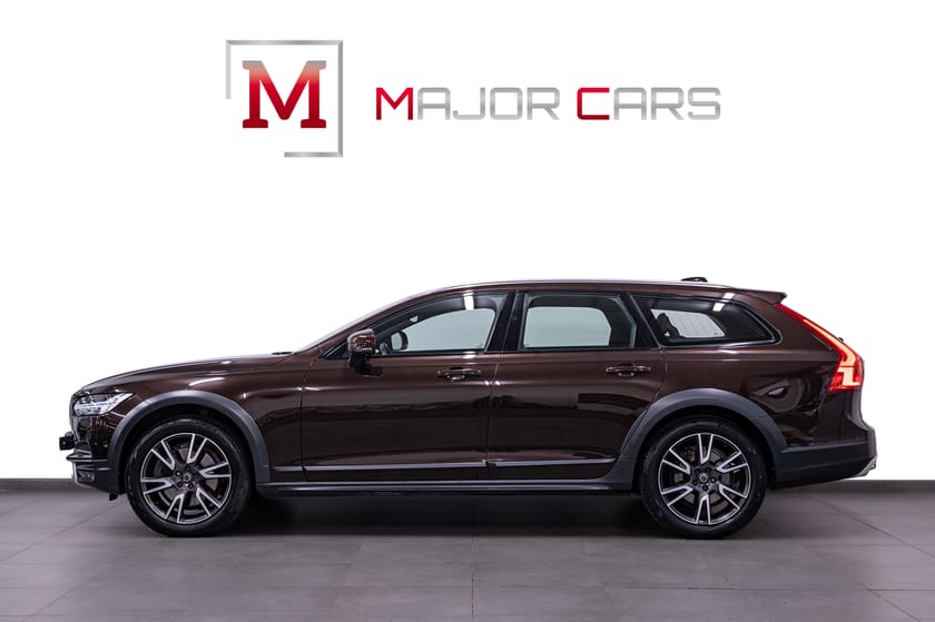 Bild 3 av Volvo V90 Cross Country D4 AWD Pro Polestar Skinn Kamera Maple Dragkrok 200hk