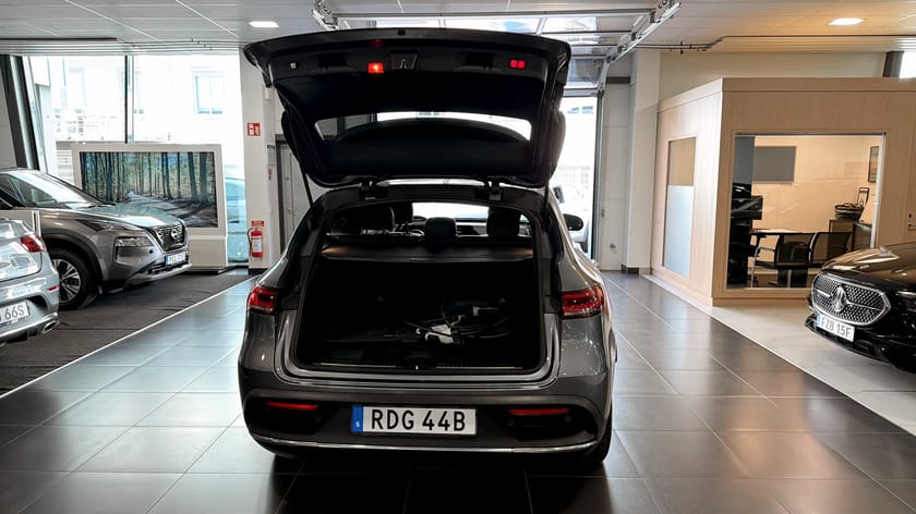 Bild 5 av Mercedes-Benz EQC 400 4MATIC 408hp AMG Line / Head-Up / Läder
