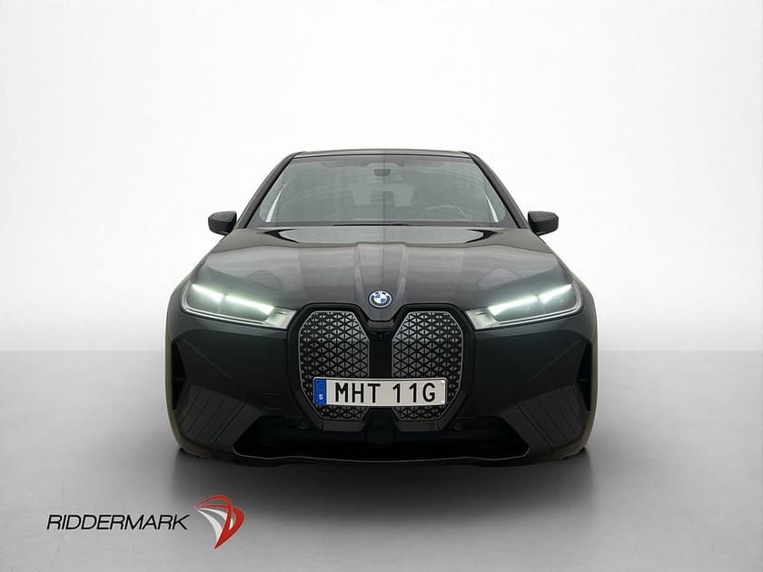 Bild 2 av BMW iX xDrive40 Sport Sky-Lounge H/K HUD 360° Navi Drag MOMS