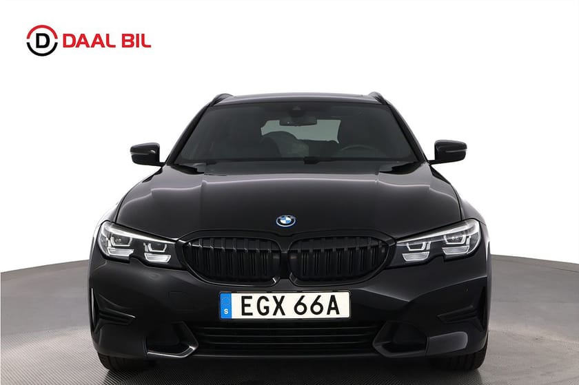 Bild 2 av BMW 330e xDrive Touring 292HK SPORT LINE DRAG B-KAMERA NFC