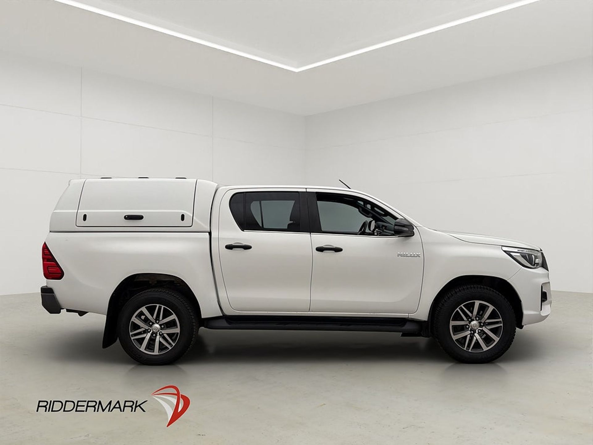 Toyota HiLux 2020, bild 2/10
