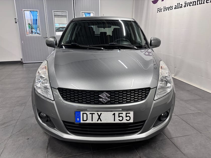 Bild 2 av Suzuki Swift 5-dörrar 1.2 DOHC 16V VVT 94Hk V-Hjul Motorv Låga mil
