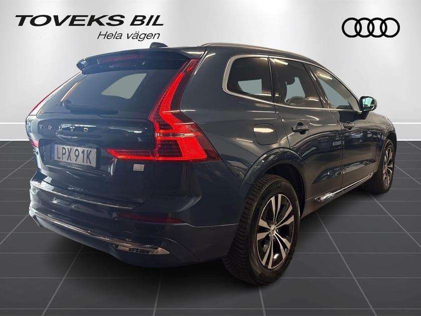 Bild 3 av Volvo XC60 Recharge T6 Core Edition / Pano / Drag