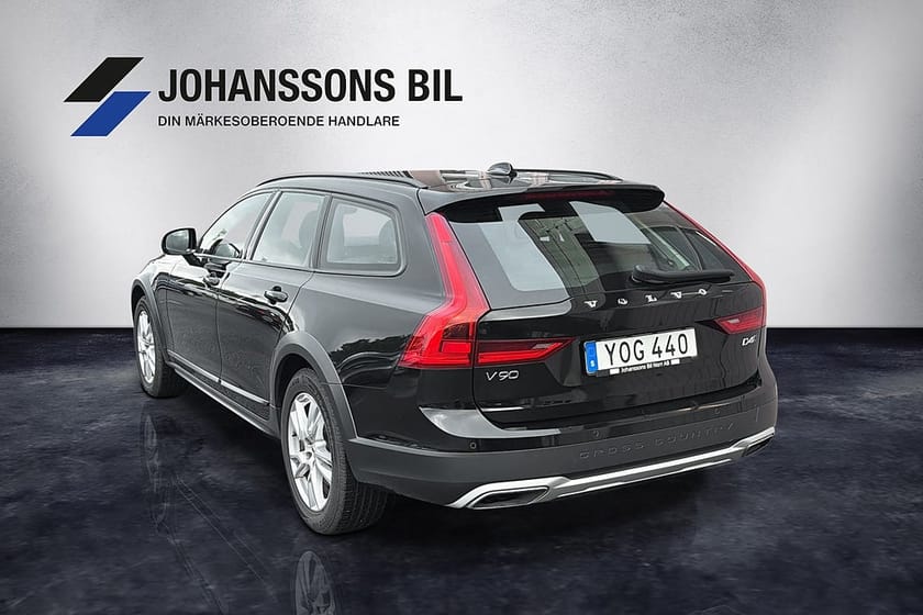 Bild 3 av Volvo V90 Cross Country D4 AWD Business D-värmare SoV-däck