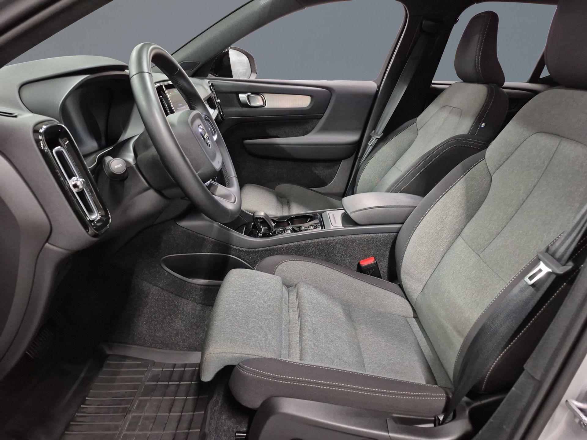 Volvo XC40 B3 FWD Bensin Plus Dark 2025, bild 6/10