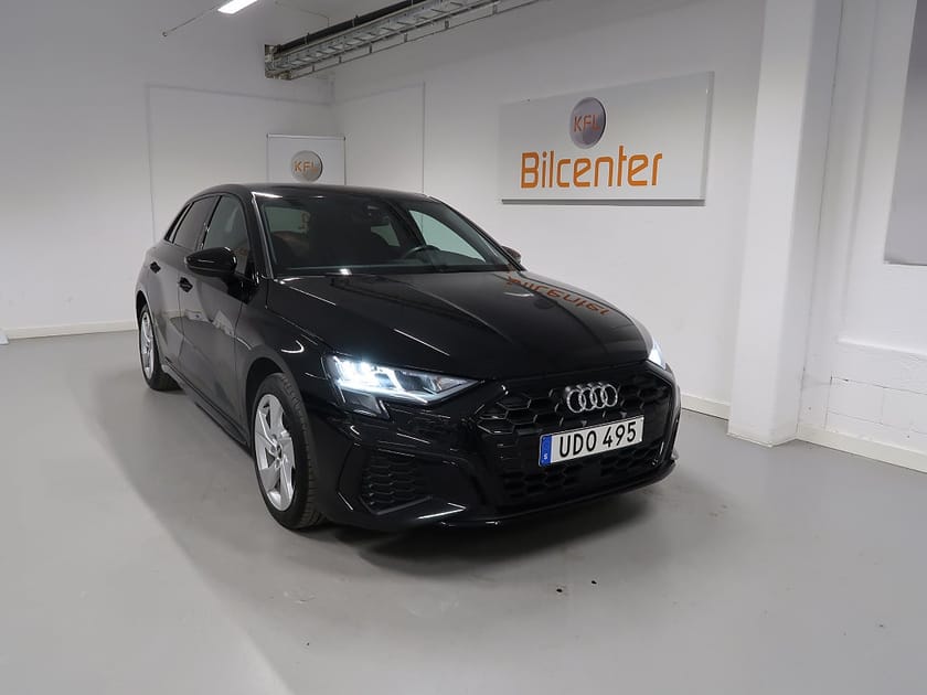 Bild 3 av Audi A3 Sportback 45 TFSI e SB S Line V-Däck ingår CarPlay-Cockpit-BT-FH-