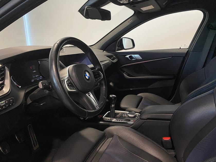 Bild 5 av BMW 118i 118 Rattvärme Adaptiv farthållare HiFi-högtalarsystem