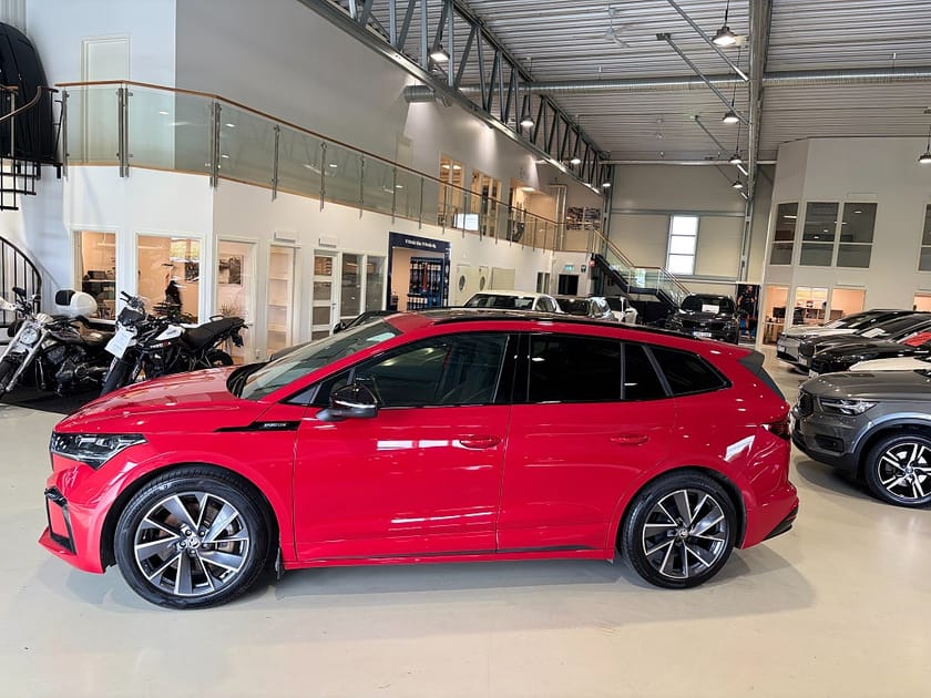 Bild 3 av Škoda Enyaq 85x Skoda Sportline,Räckvidd 513 - 537 km, AWD,Drag,Pano,HUD,