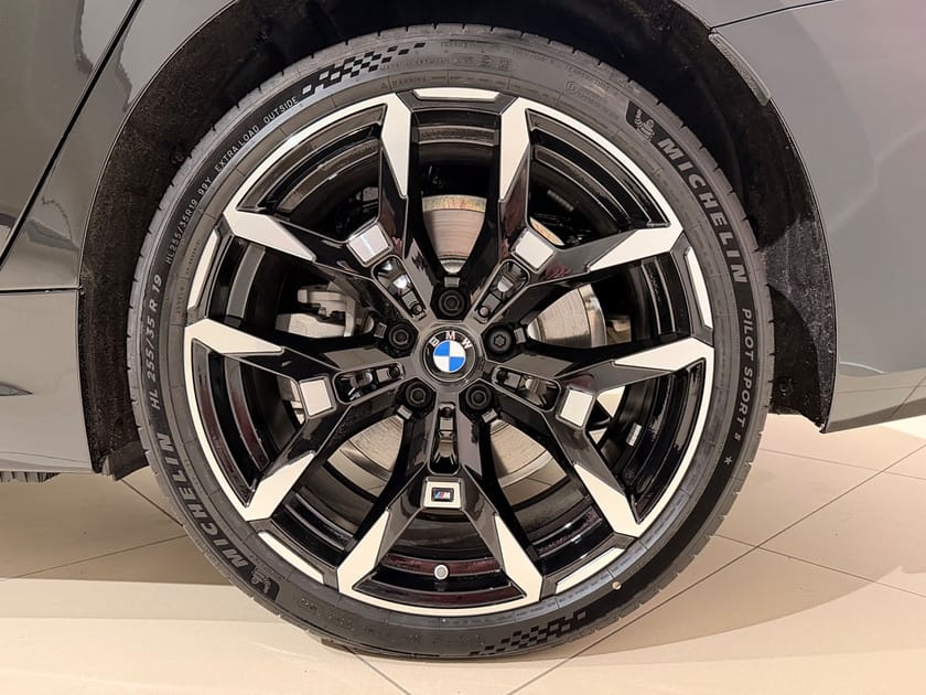 Bild 2 av BMW 330e xDrive Touring