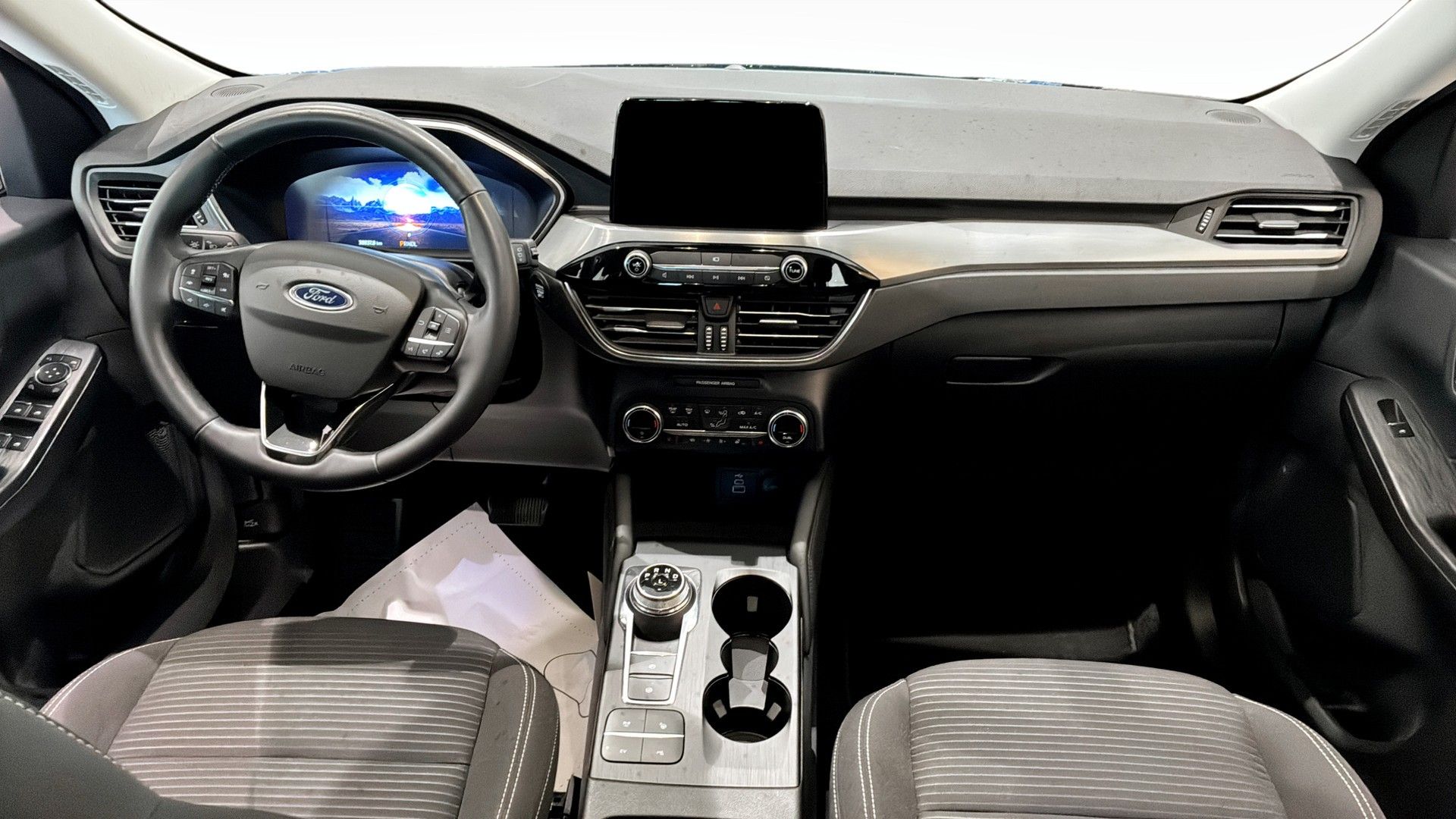 Ford Kuga Plug-In Hybrid 2022, photo 4/22