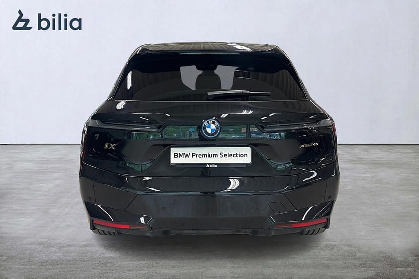 Bild 4 av BMW iX xDrive40 xDrive 40 Sportline | Panorama | Aktiv farth. | H&K
