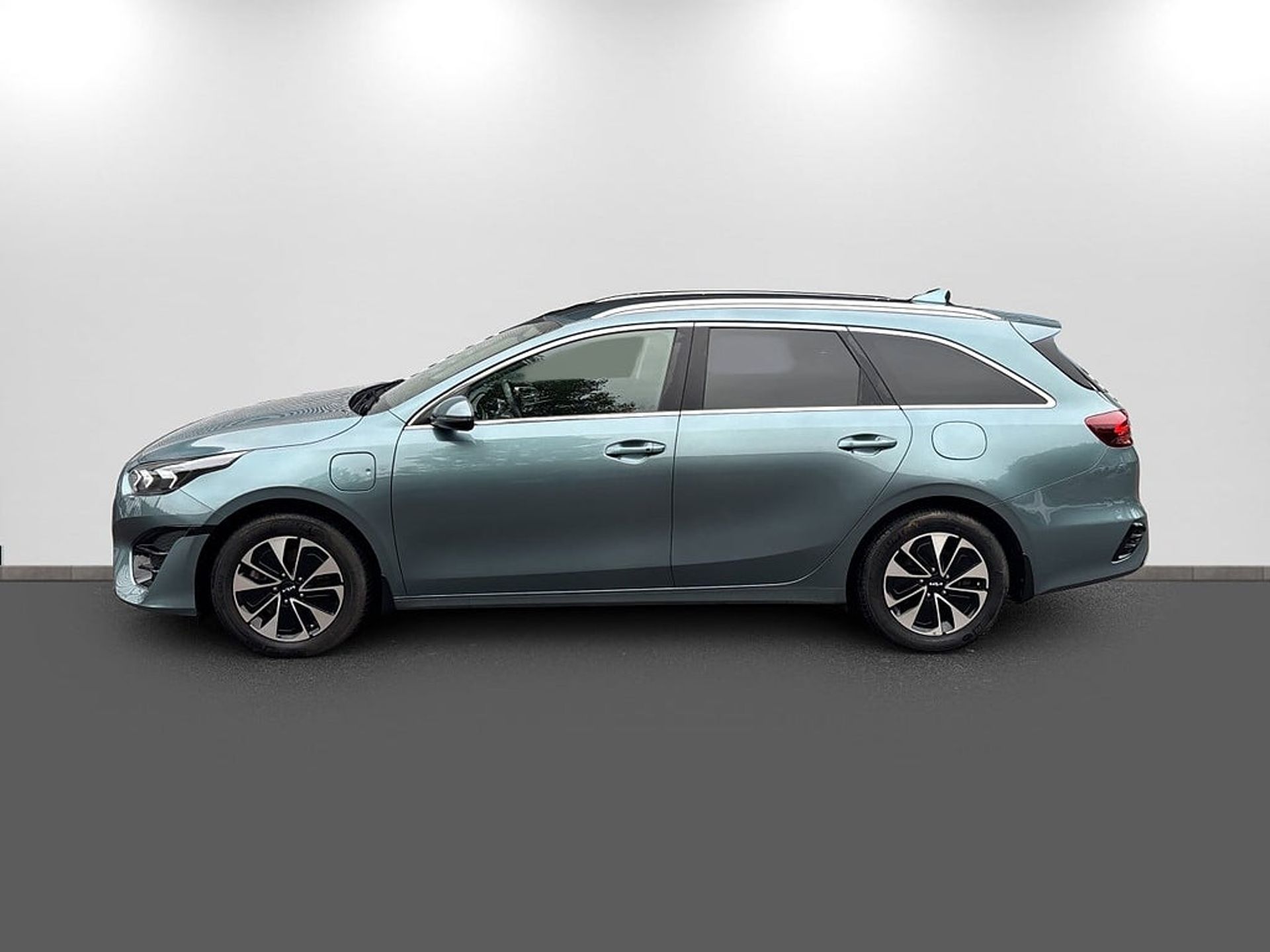 Kia Ceed SW PLUG-IN HYBRID DCT6 ACTION 2024, photo 4/10