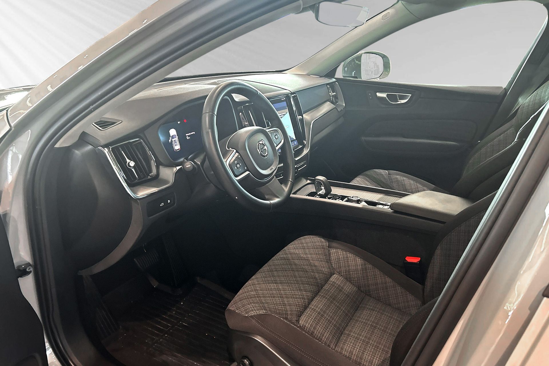 Volvo XC60 T6 Core Nordic Drag Blis Pano 2025, kuva 7/10
