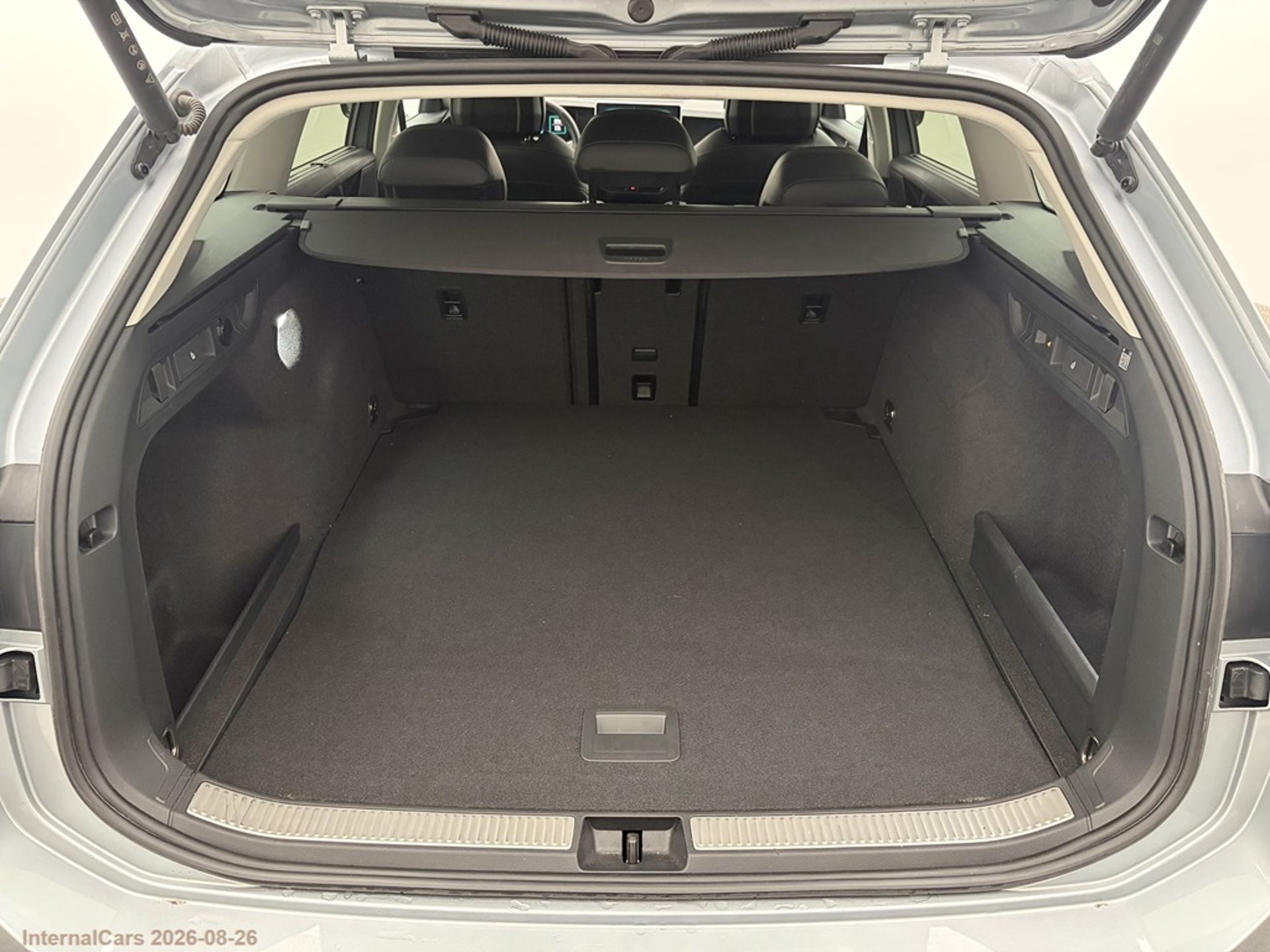 Volkswagen Passat Mildhybrid eTSI Drag 2025, bild 8/8