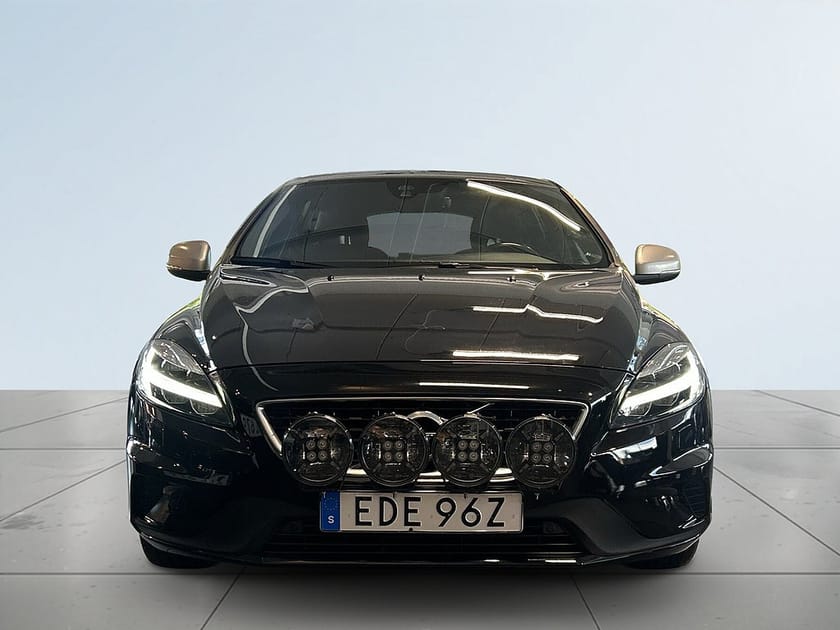 Bild 2 av Volvo V40 T3 R-Design SoV/MoK/Psens/Extraljus/Halvskinn/Fhållare