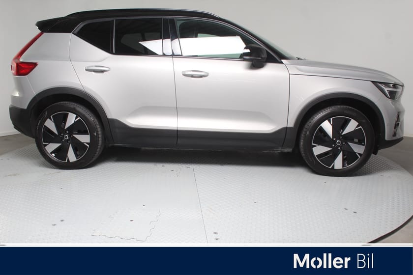 Bilde 2 av Volvo EX40 Twin 442hk Performance AWD Plus Black Edition