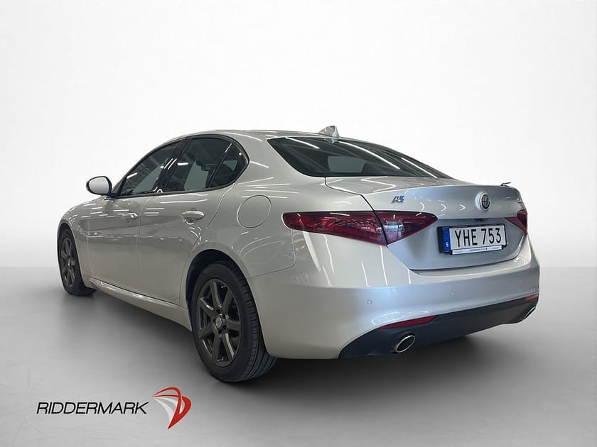 Bild 5 av Alfa Romeo Giulia 2.2 180hk Kamera Navi Rattvärme Sensorer
