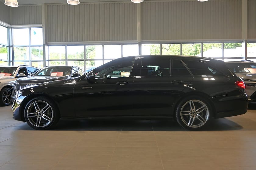 Bild 2 av Mercedes-Benz E 220 T d 4MATIC AMG Sky Burmester Drag