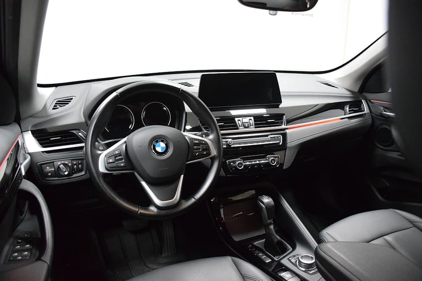 Bild 3 av BMW X1 xDrive25e Laddhybrid  X Line / Navi / Head Up Display