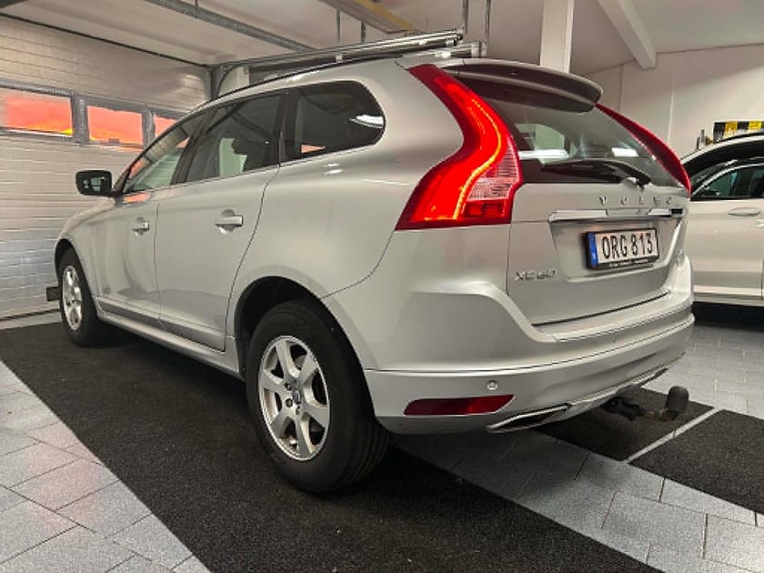Bild 4 av Volvo XC60 D4 AWD 181 hk Geartronic Momentum Business Edt Drag
