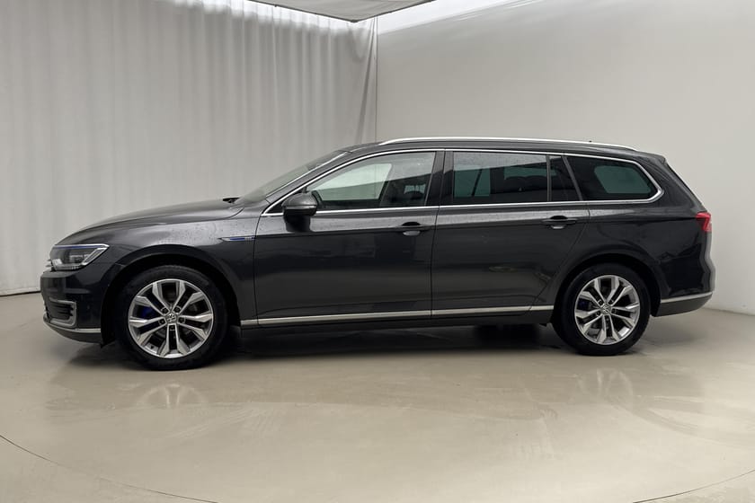 Bild 2 av Volkswagen Passat Variant GTE Plug-in-Hybrid SC 218hk Executive Business