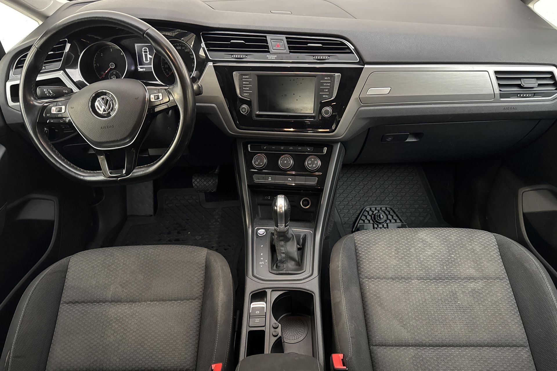Volkswagen Touran 2016, bild 7/10