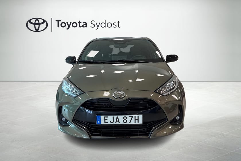 Bild 5 av Toyota Yaris Hybrid 130 1,5  5d. Style Bi-Tone Automat Backamera Rattvärme Navigation