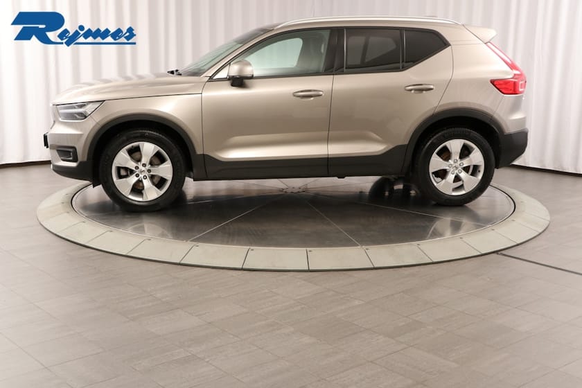 Bild 3 av Volvo XC40 T2 FWD Momentum Advanced