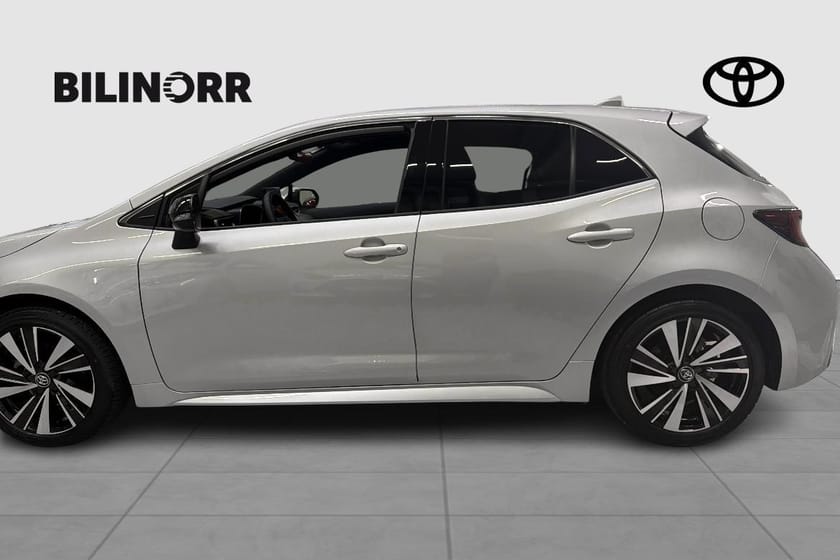 Bild 4 av Toyota Corolla Hybrid 1,8 5D STYLE, Vhjul, Mvärm