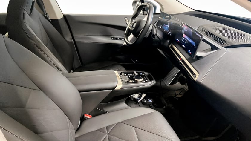 Bild 3 av BMW iX xDrive50 xDrive40 Komfort access, Head-Up display, 360 kamera
