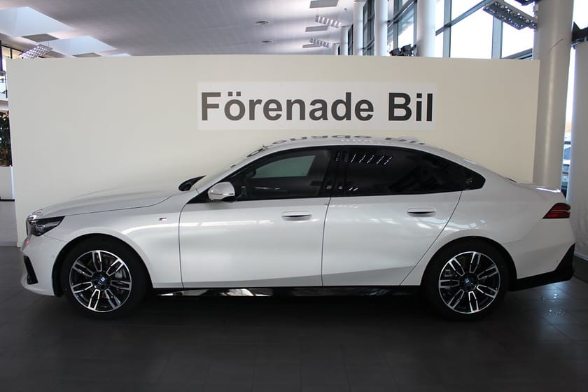 Bild 3 av BMW i5 eDrive40 Sedan M Sport Drag Rattvärme Park Assist