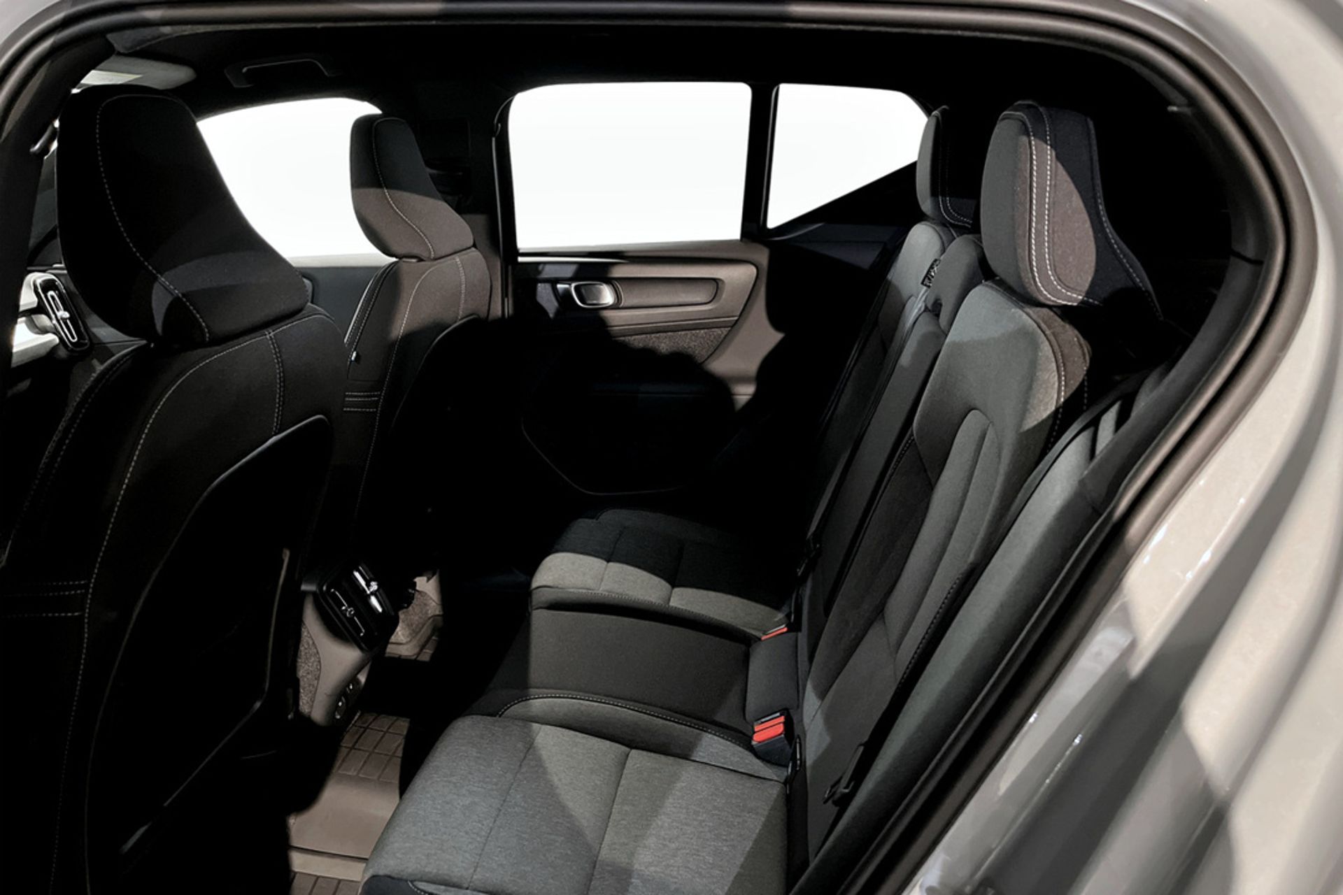 Volvo XC40 B3 2025, kuva 6/10