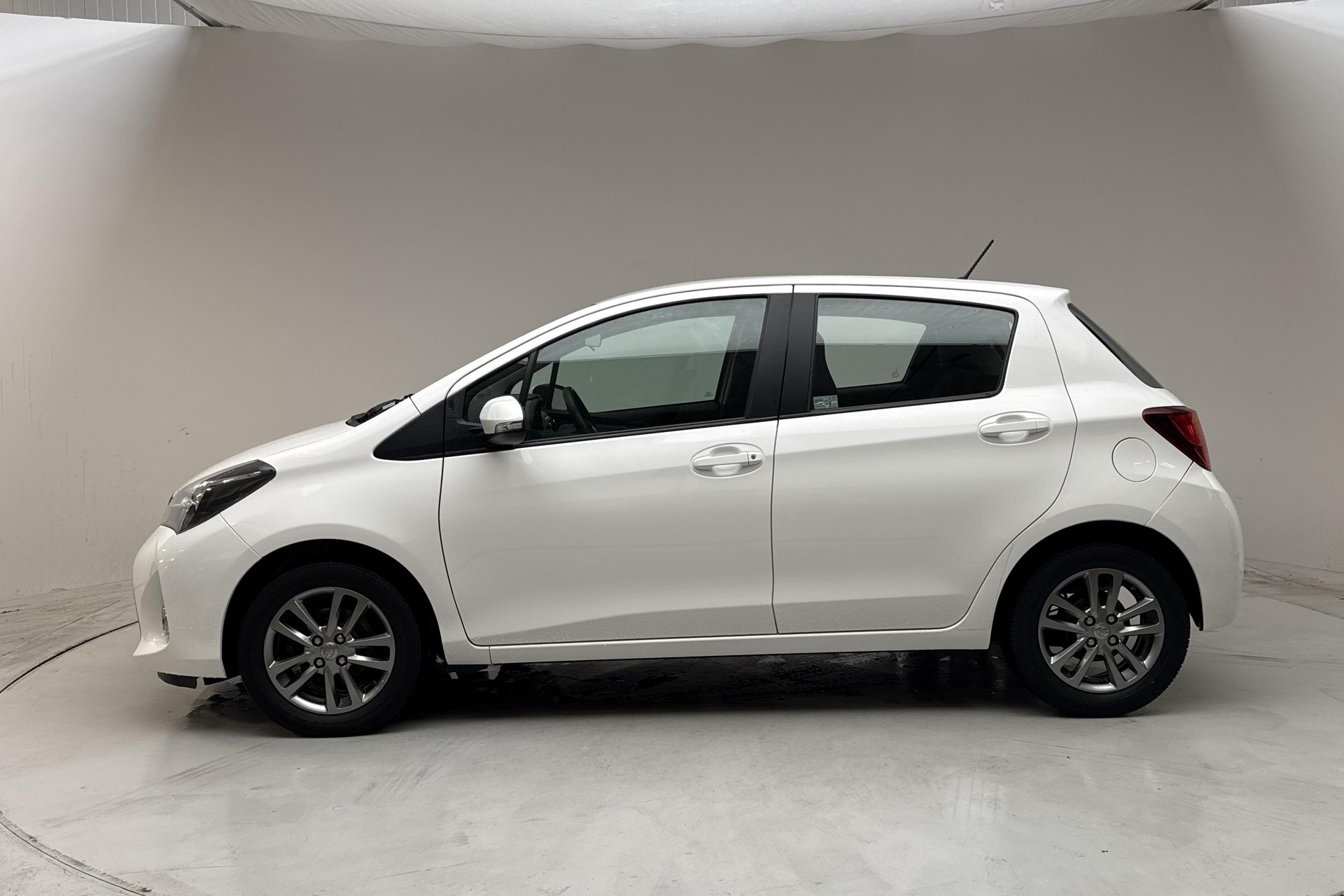 Toyota Yaris 1.33 Dual VVT-i 2016, bild 2/10
