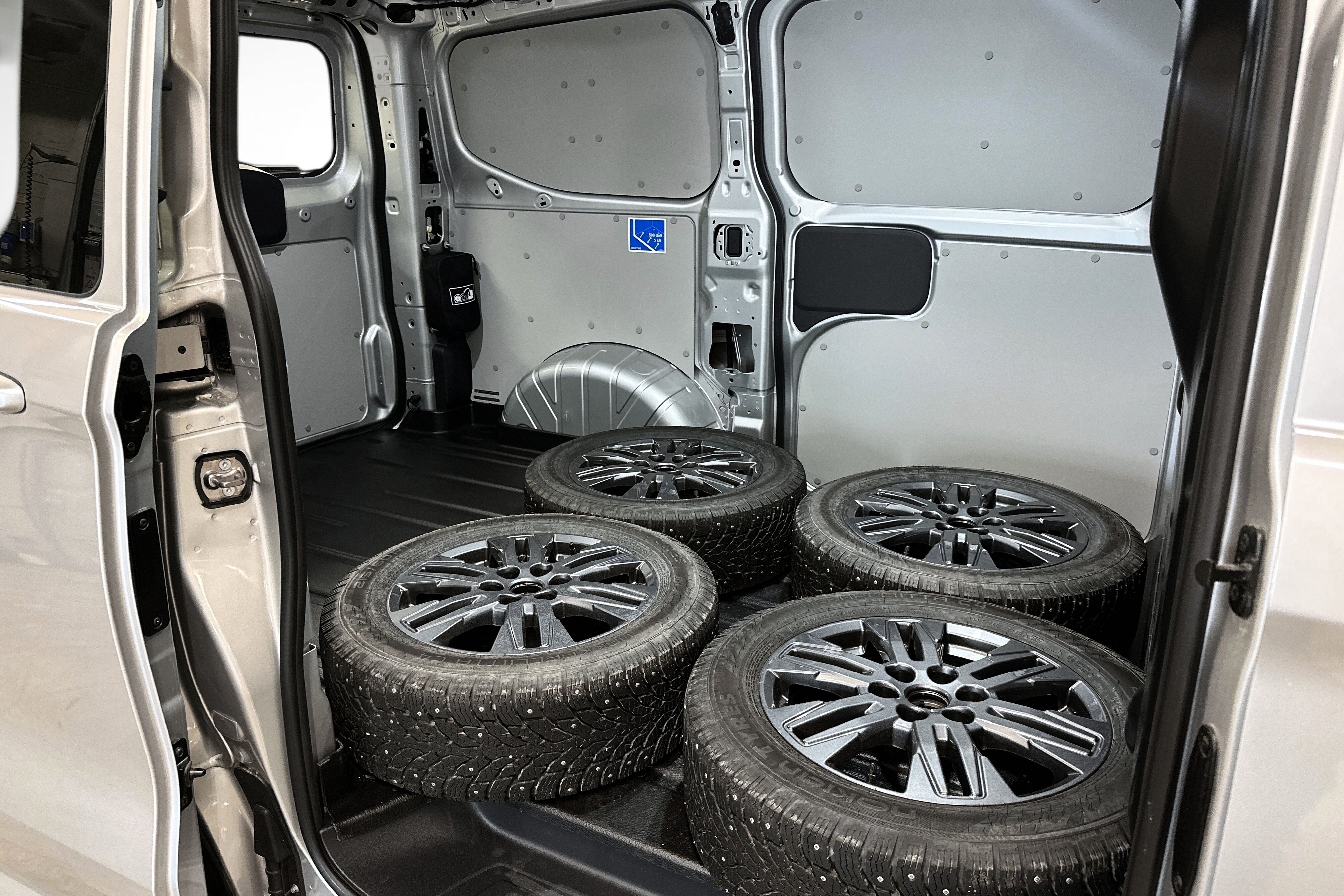 Ford E-Transit Custom 320 bilde 9