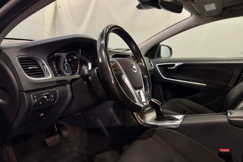 Bild 4 av Volvo V60 D3 MOMENTUM VÄRMARE AUTOMAT BLUETOOTH MOMSBIL