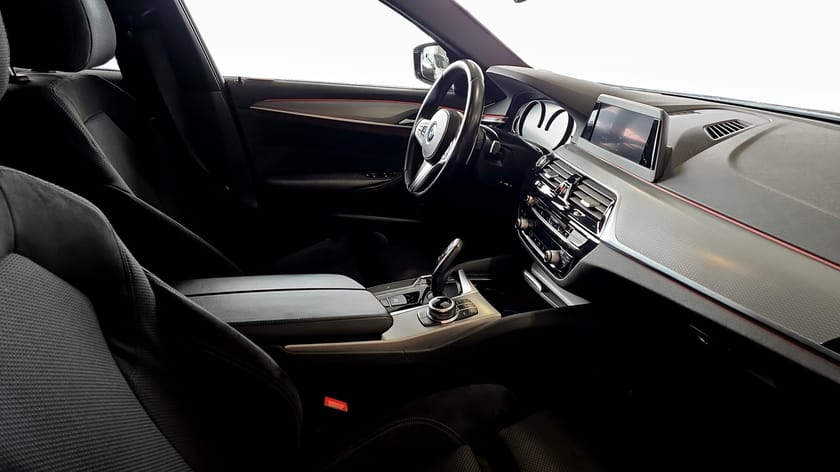 Bild 3 av BMW 530i Touring I | Dragkrok | M-Sport