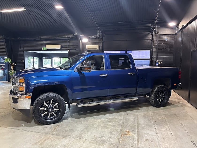 Bild 4 av Chevrolet Silverado 2500 HD Crew Cab Z71 LTZ 6.6 V8 Duramax 4WD (402hk)