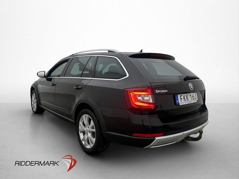 Bild 5 av Škoda Octavia Scout Skoda 2.0 TDI 4x4 Premium Drag CANTON Cockpit
