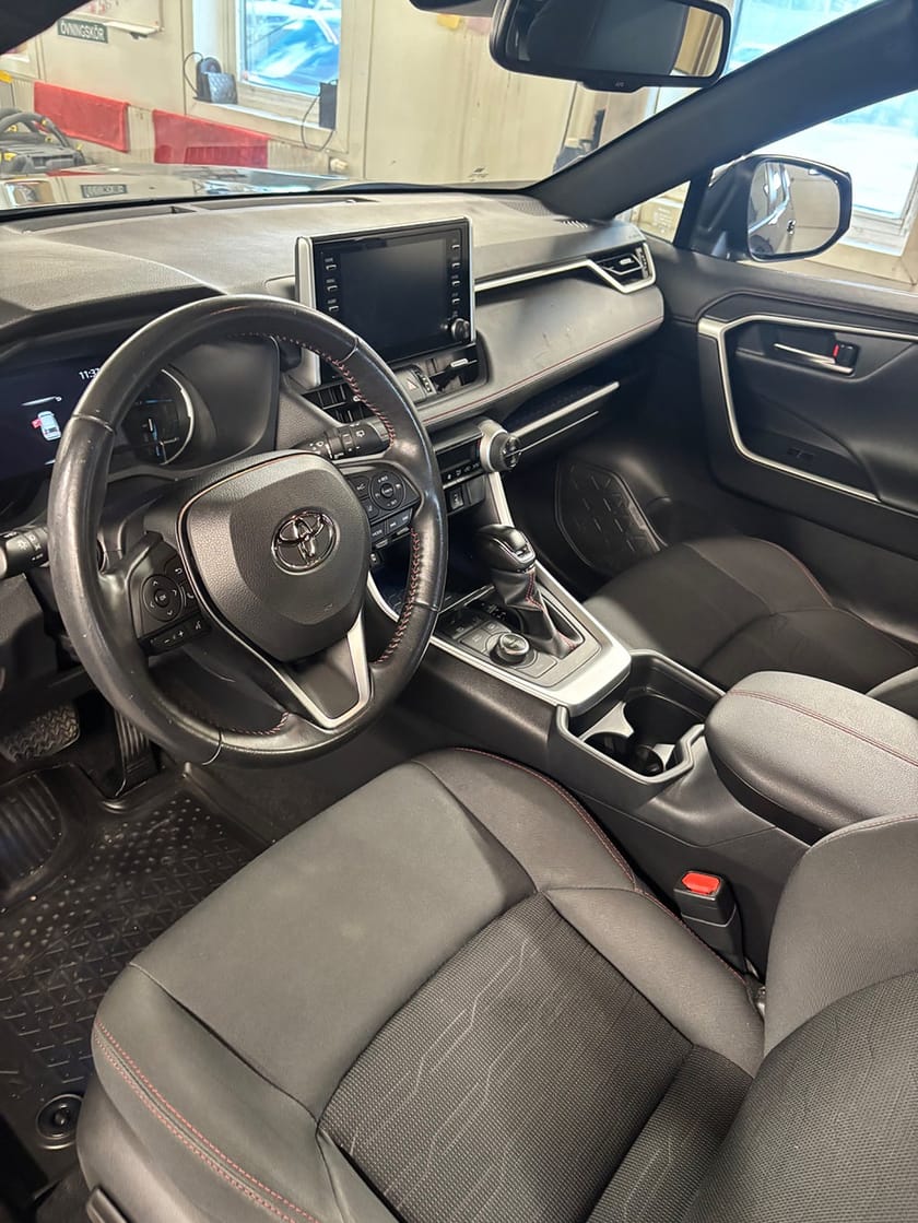 Bild 2 av Toyota RAV4 Laddhybrid E-AUT Active (dragkrok) 2.99% Ränta