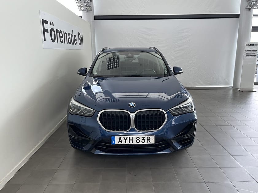 Bild 2 av BMW X1 xDrive25e Model Sport H/K Drag Panorama Komfort Access