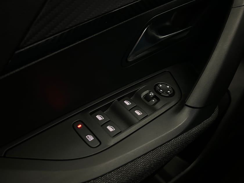 Bild 5 av Peugeot 2008 14mån Privatleasing | B-kamera F-hållare | Style Edition